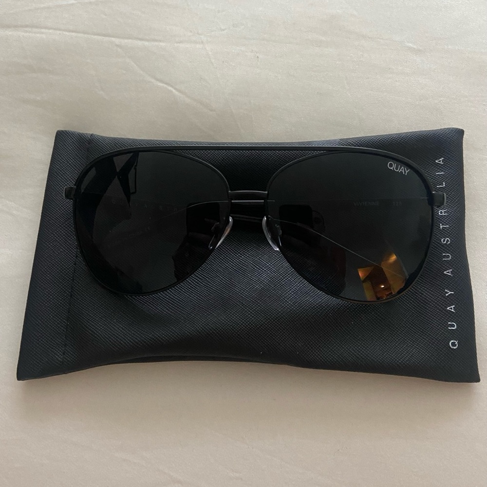 Quay Australia all black oversized aviators